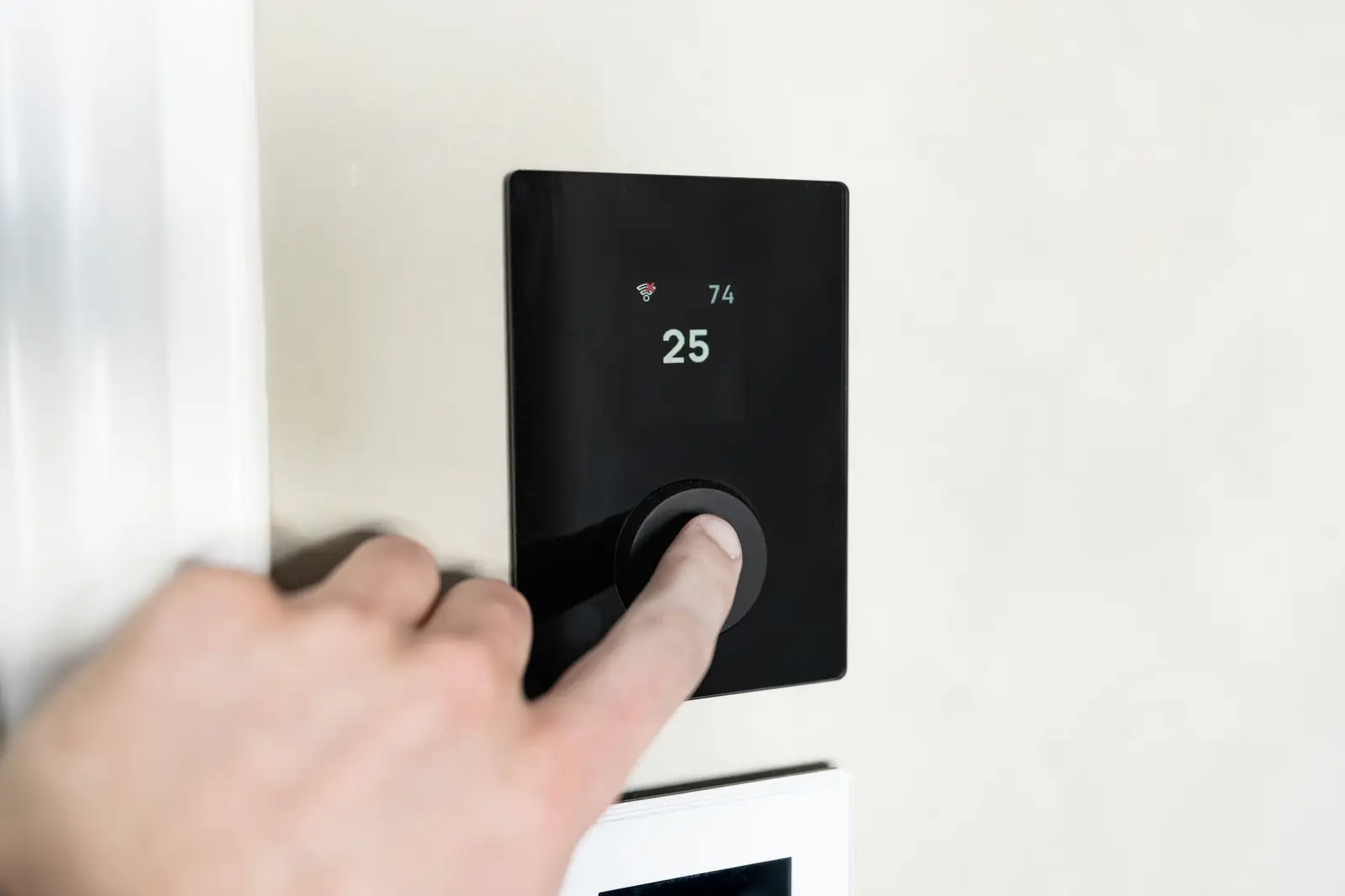Thermostat intelligent au mur
