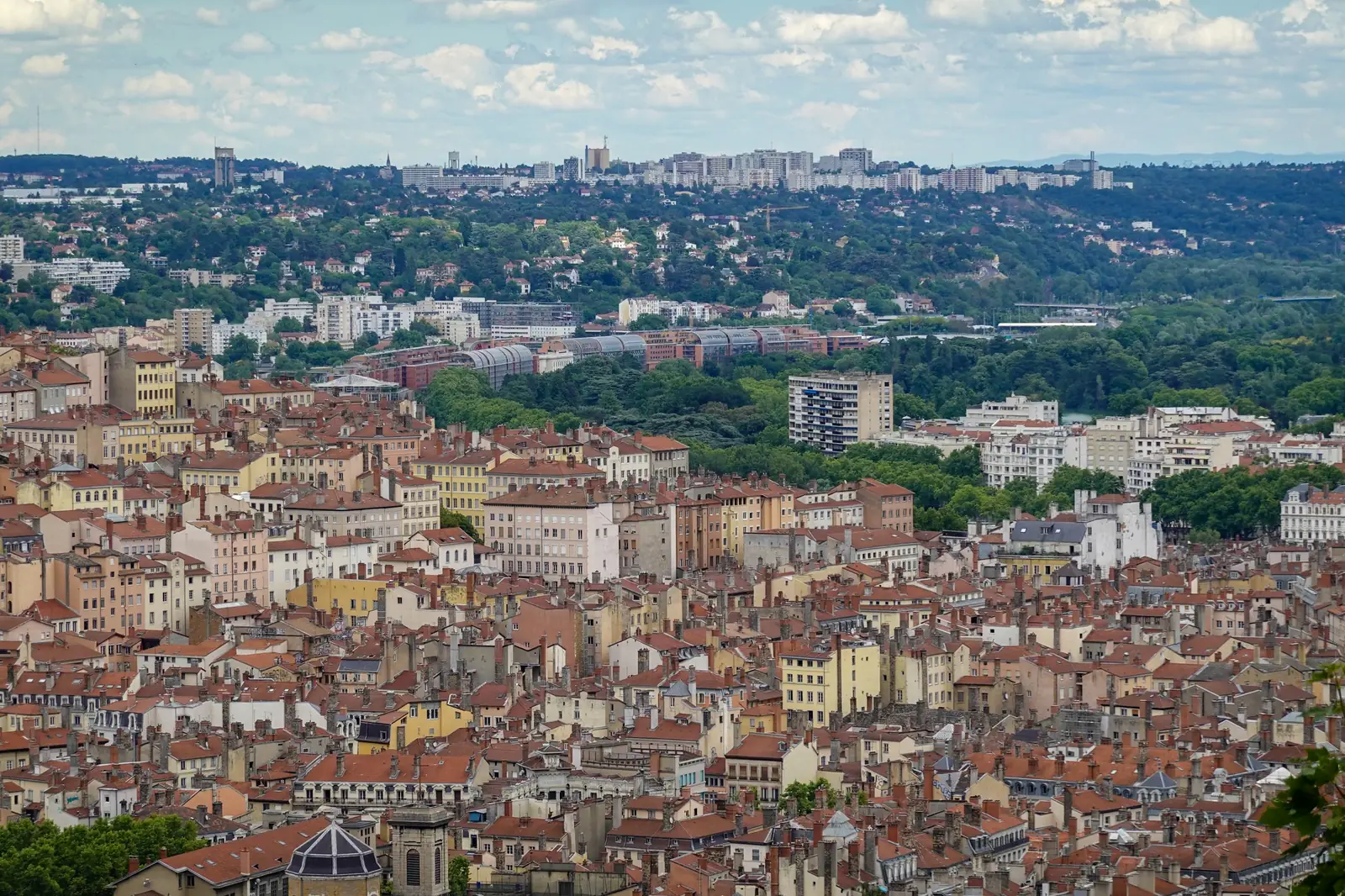 Les toits de Lyon vus depuis les hauteurs